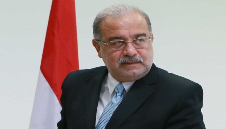 شريف إسماعيل يعود إلى القاهرة بعد رحلة علاج بألمانيا