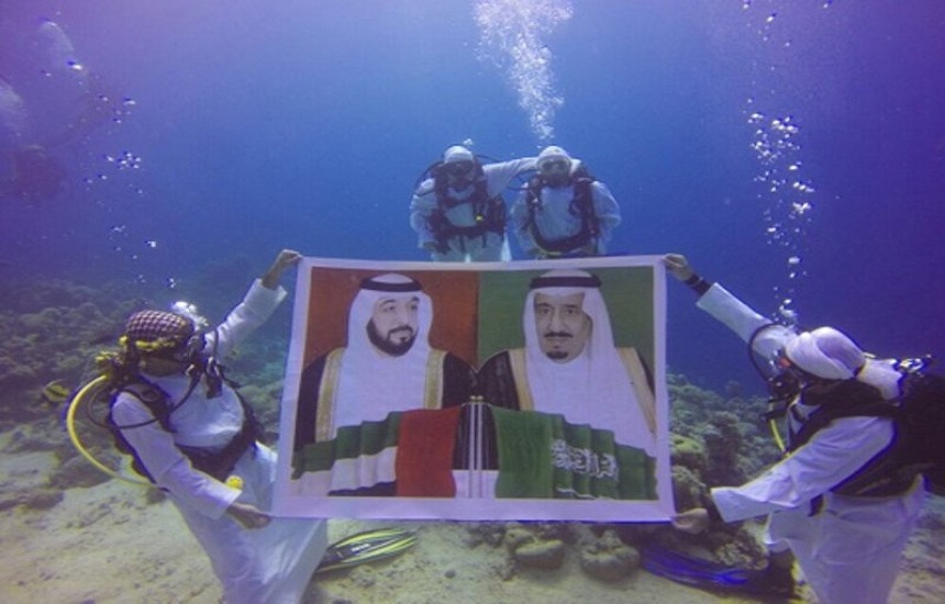 الغواصون السعوديون يشاركون الإماراتيين الاحتفال باليوم الوطني ‎